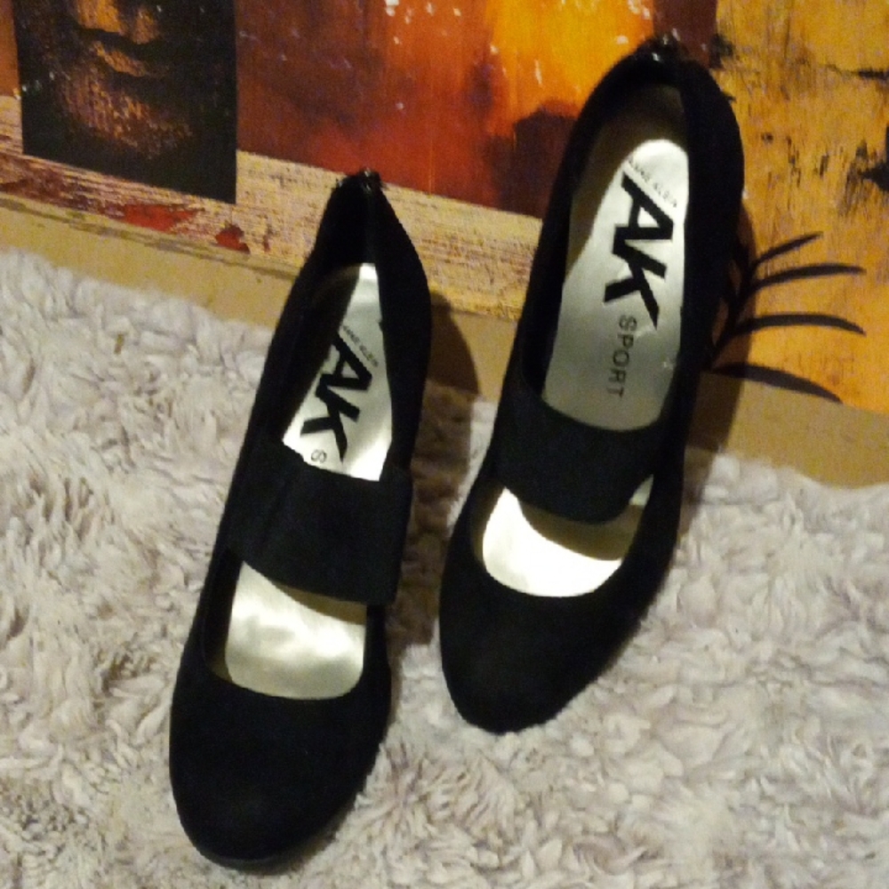 Anne Klein Black Suede Heels - Picture 6 of 7